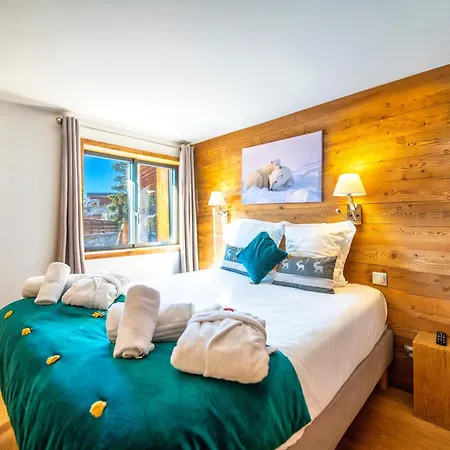 Chalet Les Clarines D'or,villa Avec Piscine,jacuzzi Et Sauna , Aux Pieds Des Pistes De , Pour 12 Personnes Courchevel