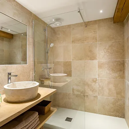 Les Clarines D'or,villa Avec Piscine,jacuzzi Et Sauna , Aux Pieds Des Pistes De , Pour 12 Personnes Chalet Courchevel