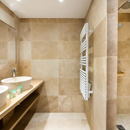 Les Clarines D'or,villa Avec Piscine,jacuzzi Et Sauna , Aux Pieds Des Pistes De , Pour 12 Personnes Courchevel